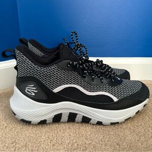 UNDER ARMOUR CURRY 3Z 24 MENS SIZE 9 BLK/GRY 3027626-001